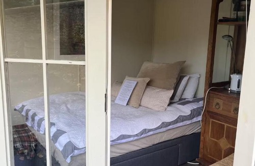 Ellemford House | Small Private Guest cabin in lush green Dean area of Edinburgh