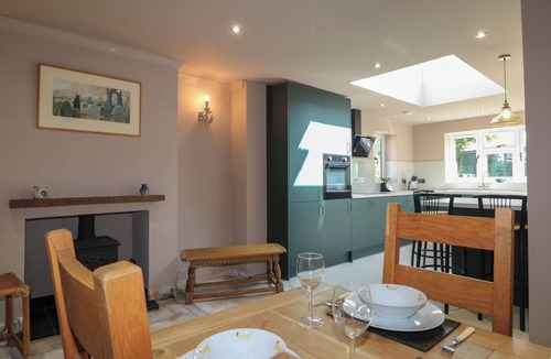 Selsey Cottage | SMUGGLERS COTTAGE, pet friendly, country holiday cottage in Selsey