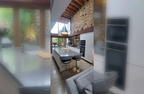 Sutton House | Sophisticated Seafront 3BD+Suntrap Landscaped Yard
