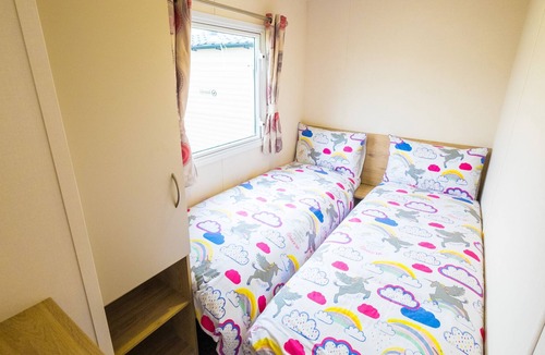 Camber House | SP158 - Camber Sands Holiday Park - Sleeps 8 - 3 Bedrooms - 2nd Toilet - Decking - Private Parking
