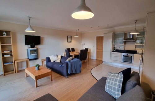 The Liberties Condo | Spacious 2 Bed Apartment w/balcony