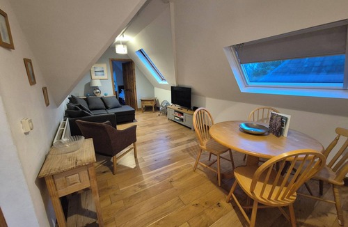 Catford Apartment | Spacious 2 bedroom 2nd floor apartment, perfect for family or groups of friends