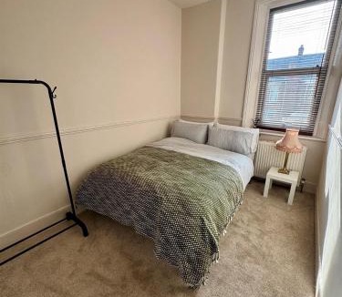 Gateshead Apartment | Spacious 2 BR Flat in Gateshead - Free Parking