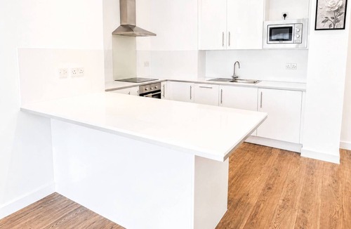 Fairfield Apartment | Spacious 2BR Sleeps 7, Long Stays