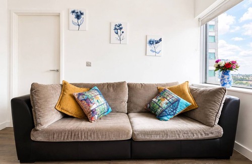 Fairfield Apartment | Spacious 2BR Sleeps 7, Long Stays