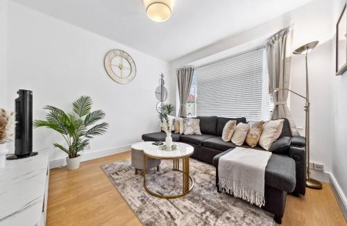 Dartford House | Spacious 3 bd Garden M25, Free Parking,Bluewater