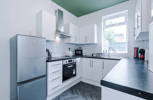 Droylsden House | Spacious 3 Bed, Perfect for Group Stays!