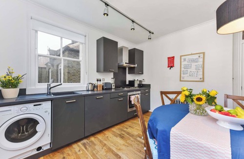 Waterloo Apartment | Spacious 3BDR On The Southbank With Balcony