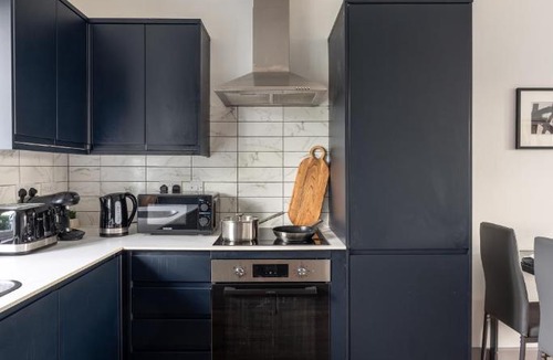 Chalfont St Peter Apartment | Spacious 3BR Apartment, Near Gerrards Cross, Free Parking, Fast WIFI