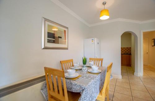 Limerick Apartment | Spacious 4-Bed Central Limerick Group Retreat