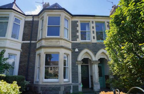 Pontcanna House | Spacious 4 Bedroom Character Home in Pontcanna