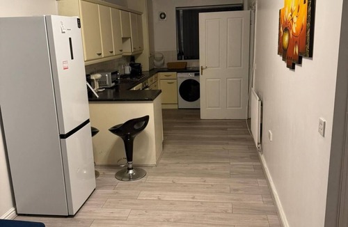 Chorlton-on-Medlock House | Spacious 4-bedroom house in fabulous Manchester with WiFi, AC
