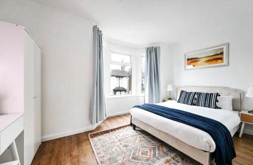 Watford House | Spacious 4bed Sleeps8 Free Parking Watford town Centre