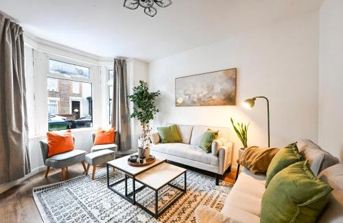 Watford House | Spacious 4bed Sleeps8 Free Parking Watford town Centre