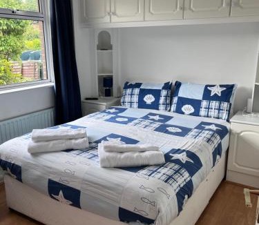 Lisburn House | Spacious 5 double bed bedroom bungalow near Belfast