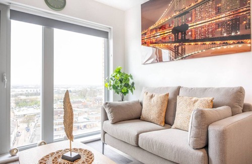 Eccles Apartment | Spacious Apartment Near Church Street Eccles Area