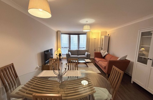 City Centre Dublin Apartment | Spacious Apartment on a quiet street 1 min from Smithfield Square.