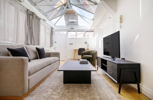 Covent Garden Apartment | Spacious Central Covent Garden 2BR, nr. Leicester Sq Stn, by Blueground