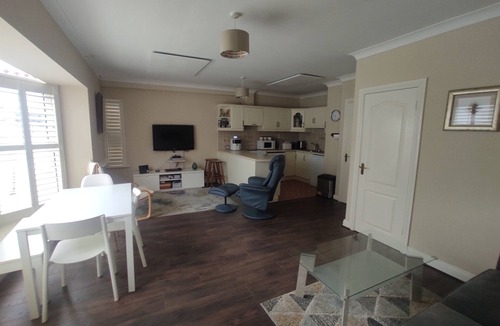 Lahinch Apartment | Spacious, comfortable, ground-floor apartment in the centre of Lahinch.