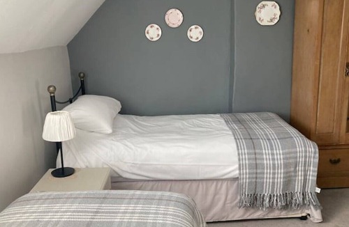 Pickering Cottage | Spacious Comfortable 17th Century Yorkshire Longhouse. Great Holiday Location!