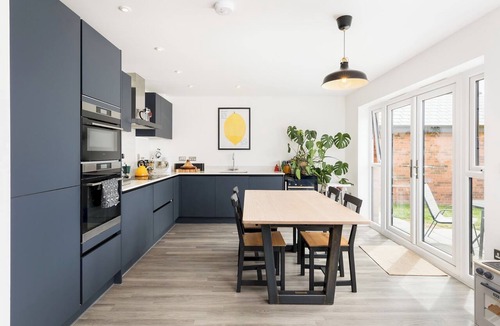 Warwick House | Spacious, Family Home Near Warwick Castle & L Spa - Pass the Keys