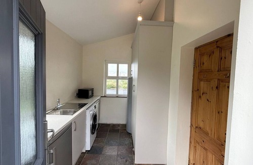 Leinster House | Spacious Family Home - edge of town-Great views