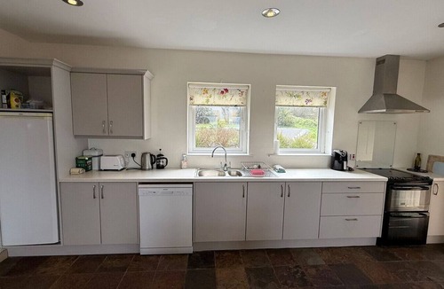 Leinster House | Spacious Family Home - edge of town-Great views