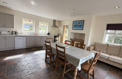 Leinster House | Spacious Family Home - edge of town-Great views