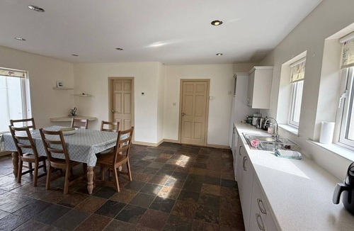 Leinster House | Spacious Family Home - edge of town-Great views