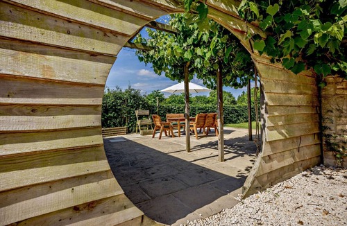 Bourton-on-the-Water Cottage | Spacious holiday home in Bourton-on-the-Water - Burghfield Cottage