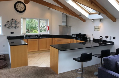 St Ives House | Spacious Open Plan House, 2 Car Spaces, EV charging, Sea Views, Walk To Beaches
