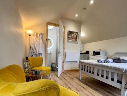 Omagh Other | Speir dorcha cabin