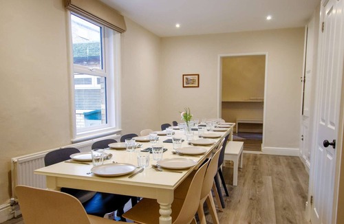 South Cliff House | Spinnaker House - Sleeps 17 in luxury - South Bay, Scarborough