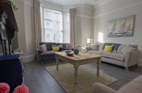 South Cliff House | Spinnaker House - Sleeps 17 in luxury - South Bay, Scarborough