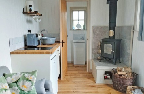 Rowrah Cottage | Spring Meadow Shepherds Hut