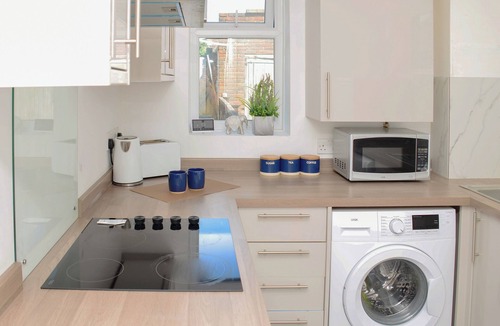 Stanwell Cottage | St Mary's Avenue House
