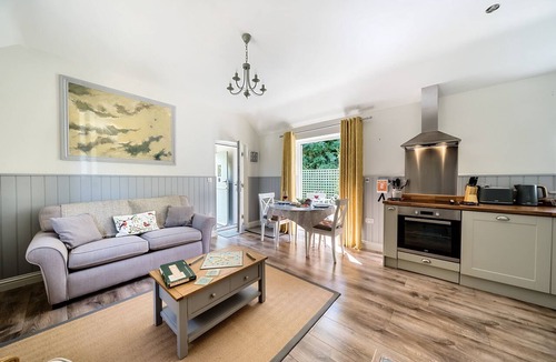 Frome Saint Quinton Cottage | Stable Cottage - Chantmarle, Cattistock, sleeps 2 guests in 1 bedroom