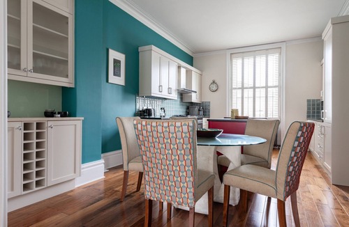 Royal Borough of Kensington and Chelsea Apartment | Stafford Terrace IV - Three Bedroom Apartment, Sleeps 5