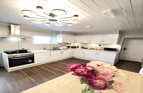 Pembroke Dock Apartment | Standard Double Room