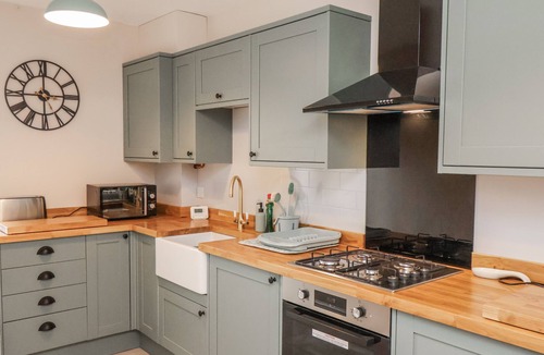 Scarborough Cottage | STARLIGHT COTTAGE, pet friendly in Seamer, North Yorkshire