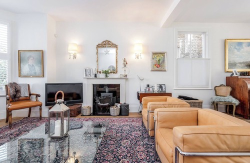 Twickenham Riverside House | Stay in Ted Lasso’s Richmond | Elegant Victorian Home Near the Green & Thames