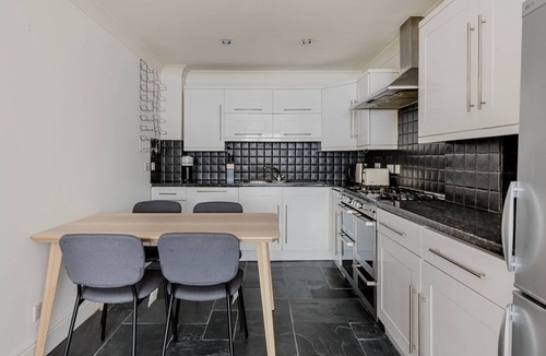 Whitechapel Apartment | Stellar Aldgate 1BR, nr Aldgate East Station & Shoreditch, by Blueground