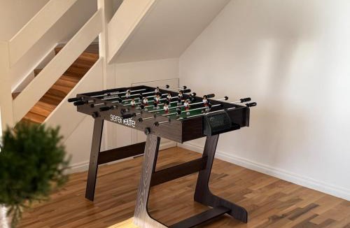 Aylesbury House | Stoke Mandeville House - Sleep 6-8