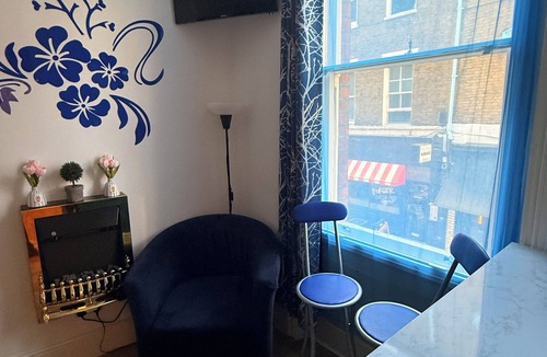 Soho Apartment | Studio/Deluxe double room with shower/2