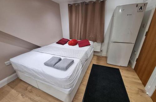 Heston Central Apartment | Studio flat, Heathrow, Free parking, Netflix