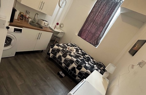 Gospel Oak Apartment | Studio Flat in Camden Town Close to London Central