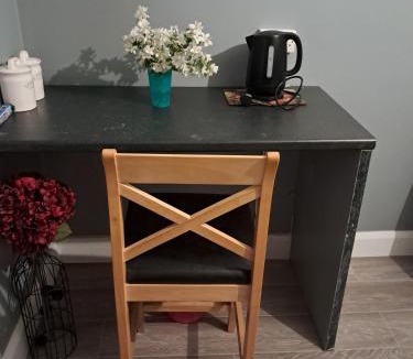 Letterkenny Apartment | Studio Sleeps 2 with Parking and WiFi