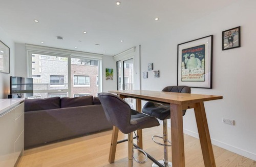Walworth Apartment | Stunning 1 Bed Apartment w/ balcony near Elephant and Castle