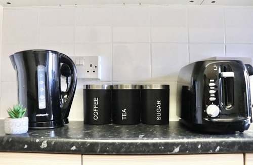 Walworth Apartment | Stunning 1 bedroom apartment in Central London, Kennington Sleeps 4, Zone 1/2