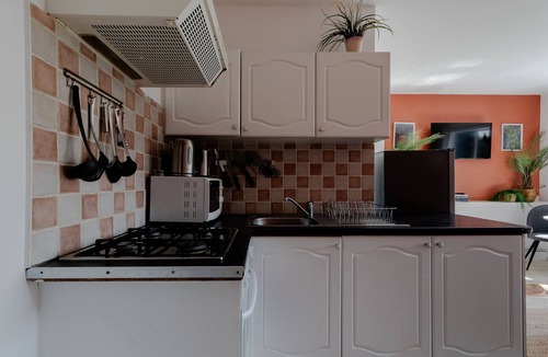 Earl's Court Apartment | Stunning 1BR with Garden View in Earls Court